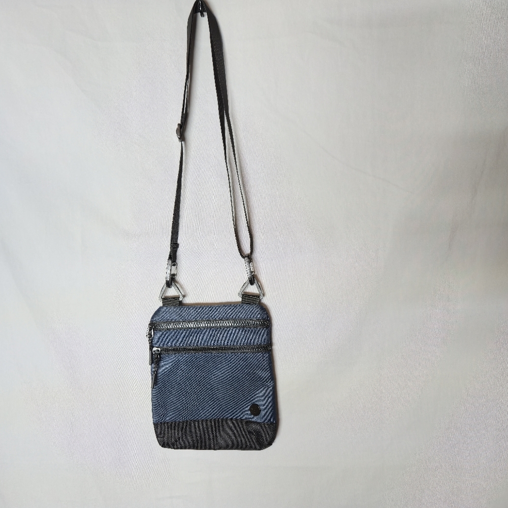 Hechter (Men's) Blue Travel Bag With Carabiners And Multipe Pockets Like New